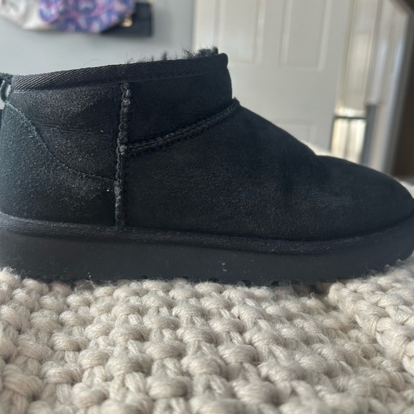UGG Ultra Mini Slippers Black - Picture 4 of 6